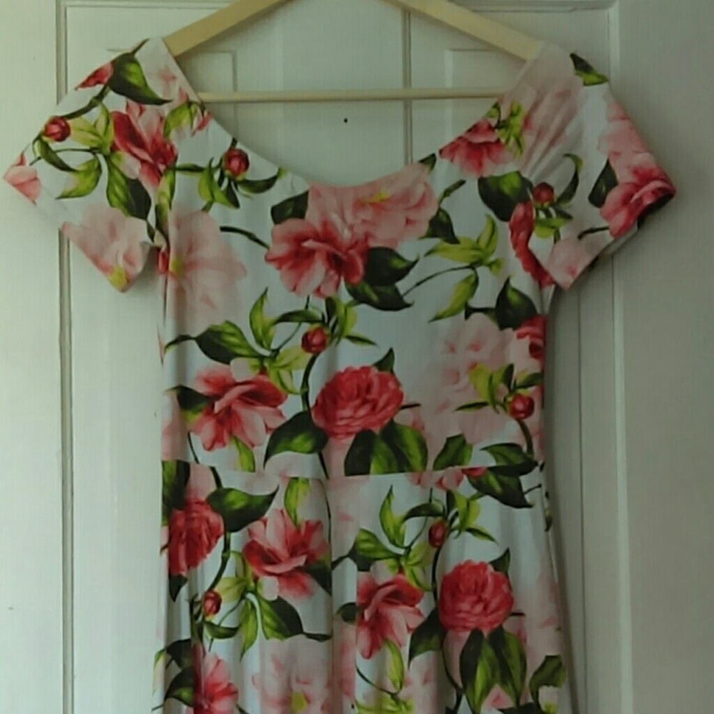 Dress - Picture 2 of 2